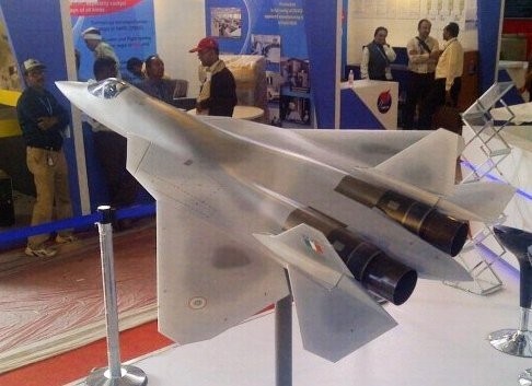 Máy bay chiến đấu thế hệ thứ năm T-50 phiên bản Ấn Độ được Ấn Độ trưng bày.